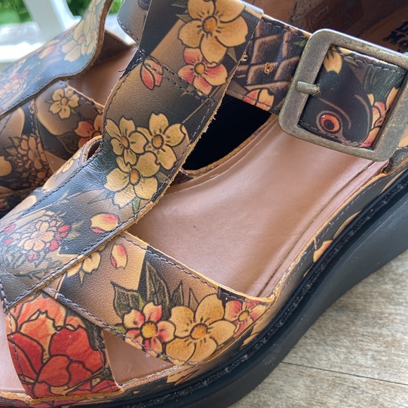 RARE Dr. Martens Adaya Tattoo Koi Fish Floral Wedge Sandals Shoes Women's Size 7 - Picture 14 of 16